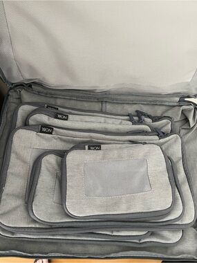 Nobl compressible packing cubes (6 pieces). Grey/silver. NWT - still compressed!